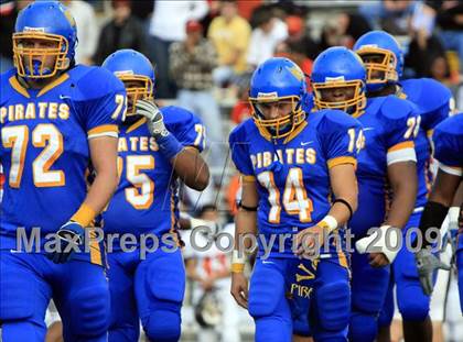 Thumbnail 2 in La Vega vs. Gilmer photogallery.