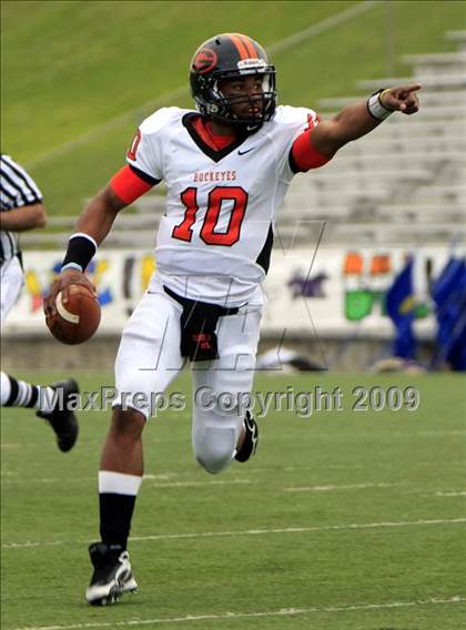 Thumbnail 3 in La Vega vs. Gilmer photogallery.