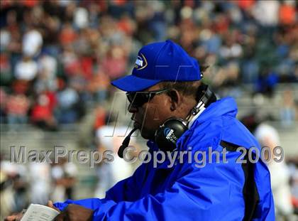 Thumbnail 2 in La Vega vs. Gilmer photogallery.