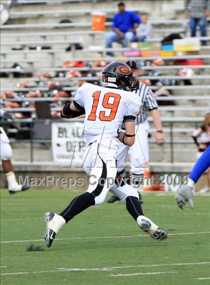 Thumbnail 1 in La Vega vs. Gilmer photogallery.
