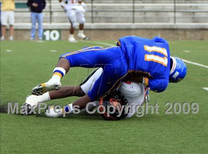 Thumbnail 3 in La Vega vs. Gilmer photogallery.