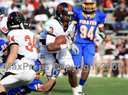 Thumbnail 1 in La Vega vs. Gilmer photogallery.