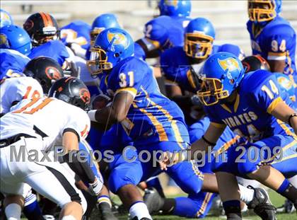 Thumbnail 3 in La Vega vs. Gilmer photogallery.