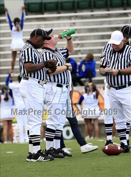 Thumbnail 3 in La Vega vs. Gilmer photogallery.