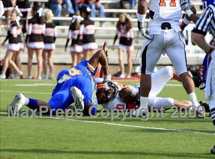 Thumbnail 3 in La Vega vs. Gilmer photogallery.