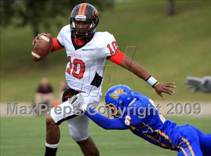 Thumbnail 1 in La Vega vs. Gilmer photogallery.