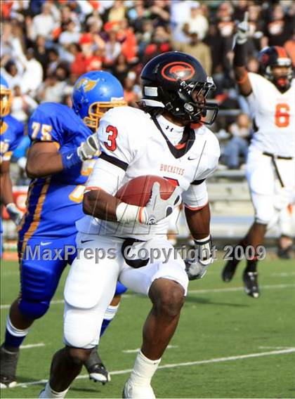 Thumbnail 2 in La Vega vs. Gilmer photogallery.
