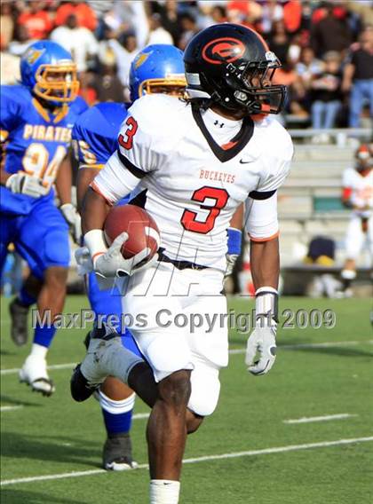 Thumbnail 1 in La Vega vs. Gilmer photogallery.