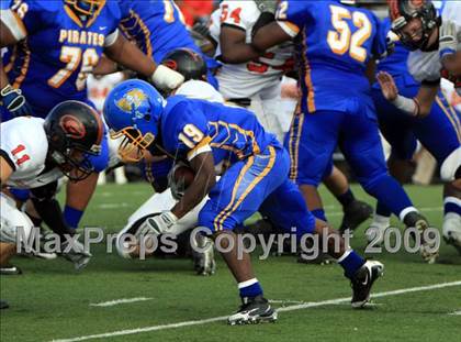 Thumbnail 3 in La Vega vs. Gilmer photogallery.