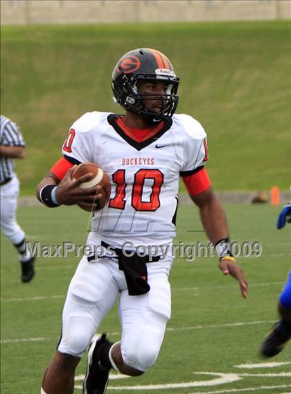 Thumbnail 2 in La Vega vs. Gilmer photogallery.
