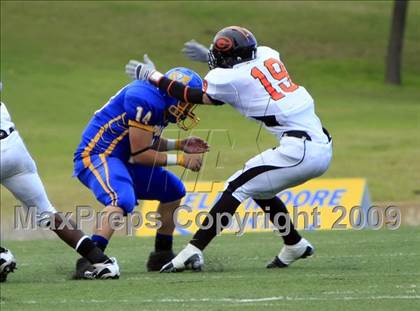 Thumbnail 1 in La Vega vs. Gilmer photogallery.