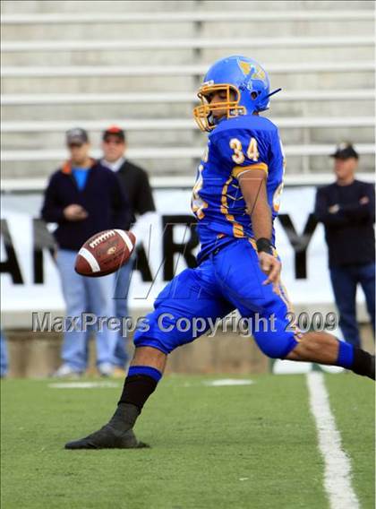 Thumbnail 1 in La Vega vs. Gilmer photogallery.