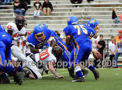 Thumbnail 2 in La Vega vs. Gilmer photogallery.