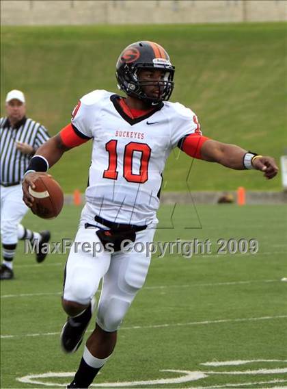 Thumbnail 1 in La Vega vs. Gilmer photogallery.
