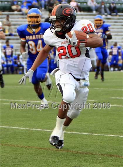 Thumbnail 1 in La Vega vs. Gilmer photogallery.