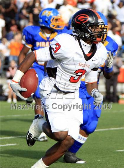 Thumbnail 2 in La Vega vs. Gilmer photogallery.