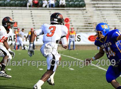 Thumbnail 3 in La Vega vs. Gilmer photogallery.