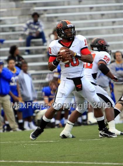 Thumbnail 2 in La Vega vs. Gilmer photogallery.