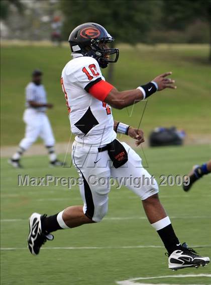Thumbnail 1 in La Vega vs. Gilmer photogallery.