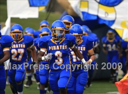 Thumbnail 2 in La Vega vs. Gilmer photogallery.