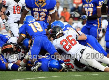 Thumbnail 3 in La Vega vs. Gilmer photogallery.