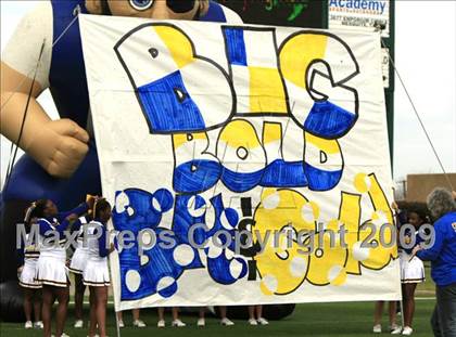 Thumbnail 2 in La Vega vs. Gilmer photogallery.