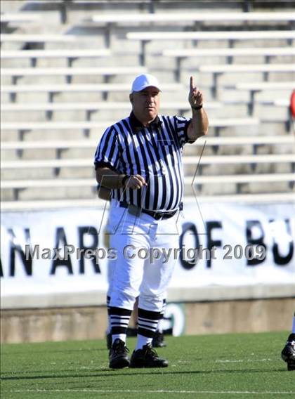 Thumbnail 3 in La Vega vs. Gilmer photogallery.
