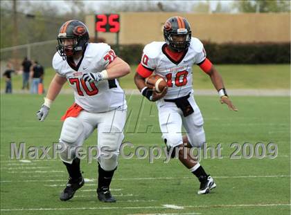 Thumbnail 2 in La Vega vs. Gilmer photogallery.