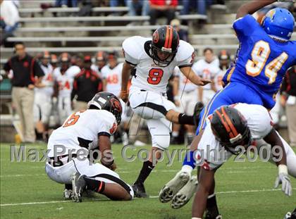 Thumbnail 3 in La Vega vs. Gilmer photogallery.
