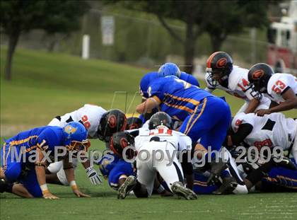 Thumbnail 1 in La Vega vs. Gilmer photogallery.