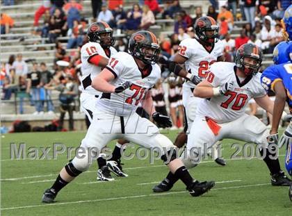 Thumbnail 2 in La Vega vs. Gilmer photogallery.