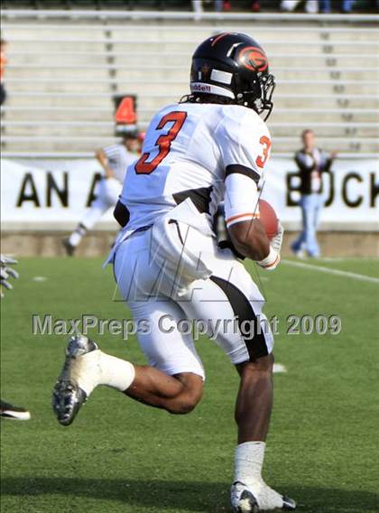 Thumbnail 2 in La Vega vs. Gilmer photogallery.