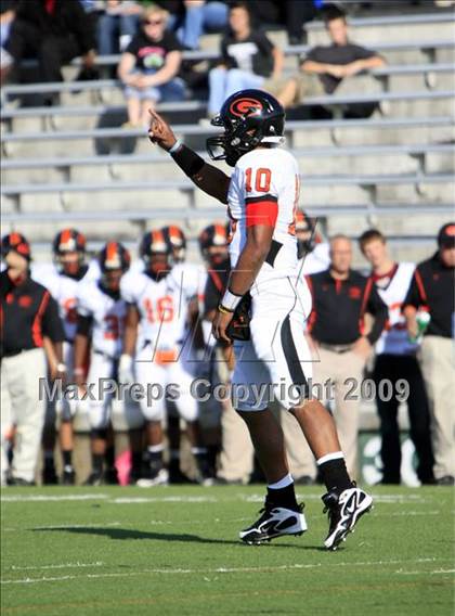 Thumbnail 3 in La Vega vs. Gilmer photogallery.