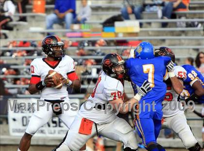 Thumbnail 2 in La Vega vs. Gilmer photogallery.