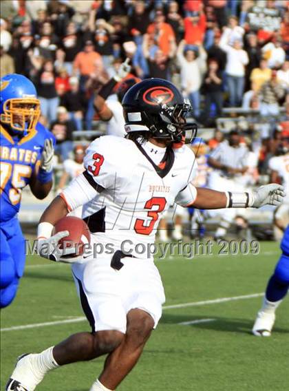 Thumbnail 1 in La Vega vs. Gilmer photogallery.