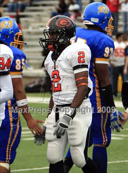 Thumbnail 2 in La Vega vs. Gilmer photogallery.