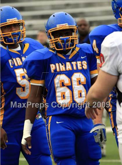 Thumbnail 3 in La Vega vs. Gilmer photogallery.