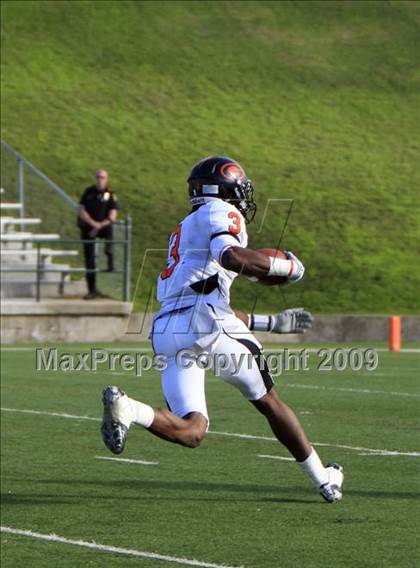 Thumbnail 2 in La Vega vs. Gilmer photogallery.