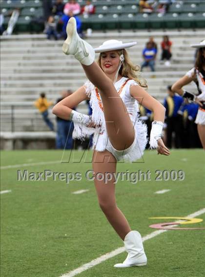Thumbnail 2 in La Vega vs. Gilmer photogallery.