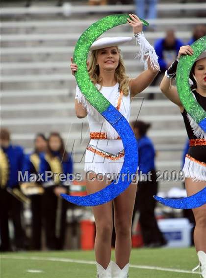 Thumbnail 2 in La Vega vs. Gilmer photogallery.