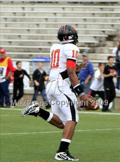 Thumbnail 1 in La Vega vs. Gilmer photogallery.