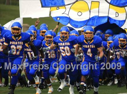 Thumbnail 3 in La Vega vs. Gilmer photogallery.