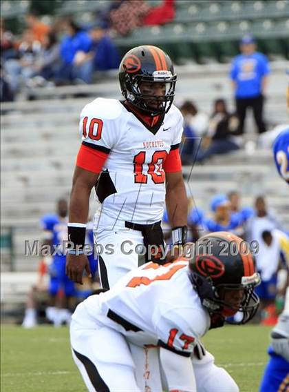 Thumbnail 2 in La Vega vs. Gilmer photogallery.