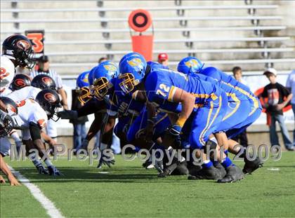 Thumbnail 1 in La Vega vs. Gilmer photogallery.