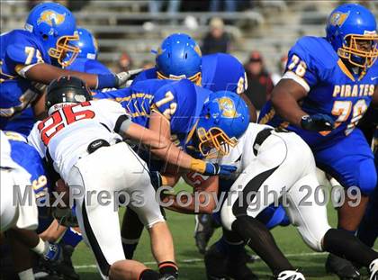 Thumbnail 3 in La Vega vs. Gilmer photogallery.