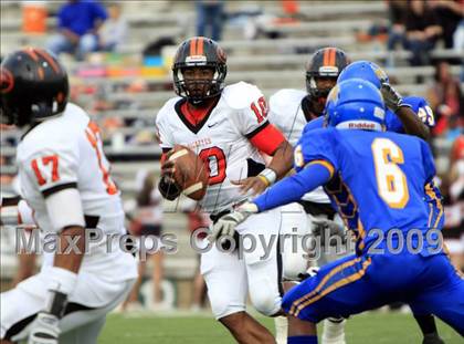 Thumbnail 2 in La Vega vs. Gilmer photogallery.