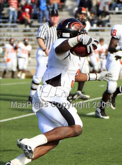 Thumbnail 3 in La Vega vs. Gilmer photogallery.