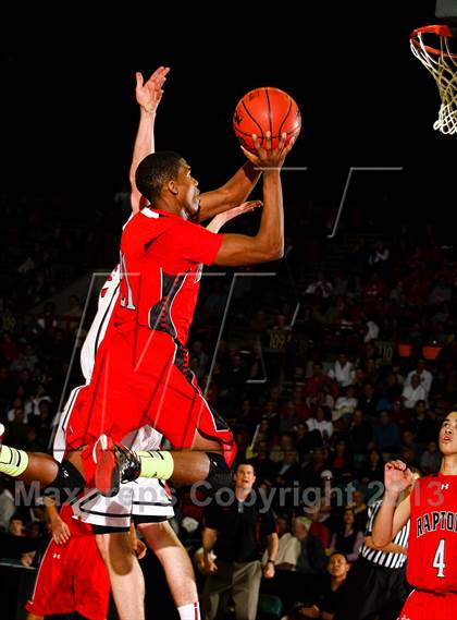 Thumbnail 2 in Regis Jesuit vs. Eaglecrest (CHSAA 5A Great 8) photogallery.