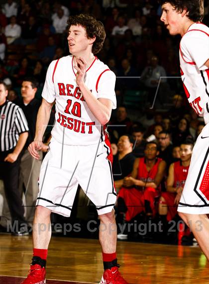 Thumbnail 2 in Regis Jesuit vs. Eaglecrest (CHSAA 5A Great 8) photogallery.