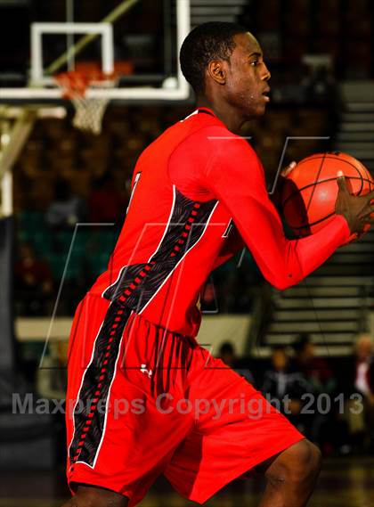 Thumbnail 1 in Regis Jesuit vs. Eaglecrest (CHSAA 5A Great 8) photogallery.